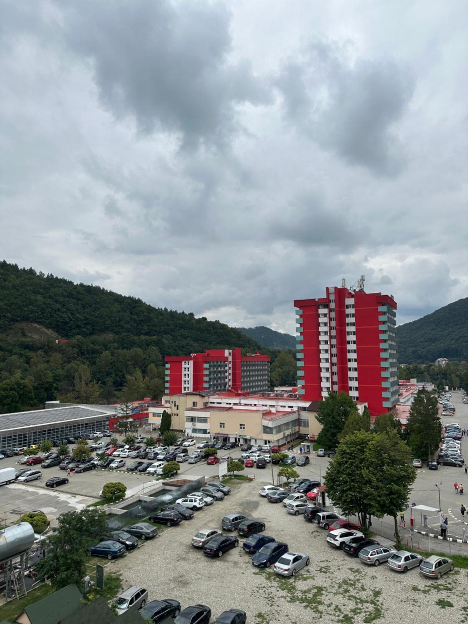Vila Trandafirul Si Liliacul Hotel Caciulata Exterior photo