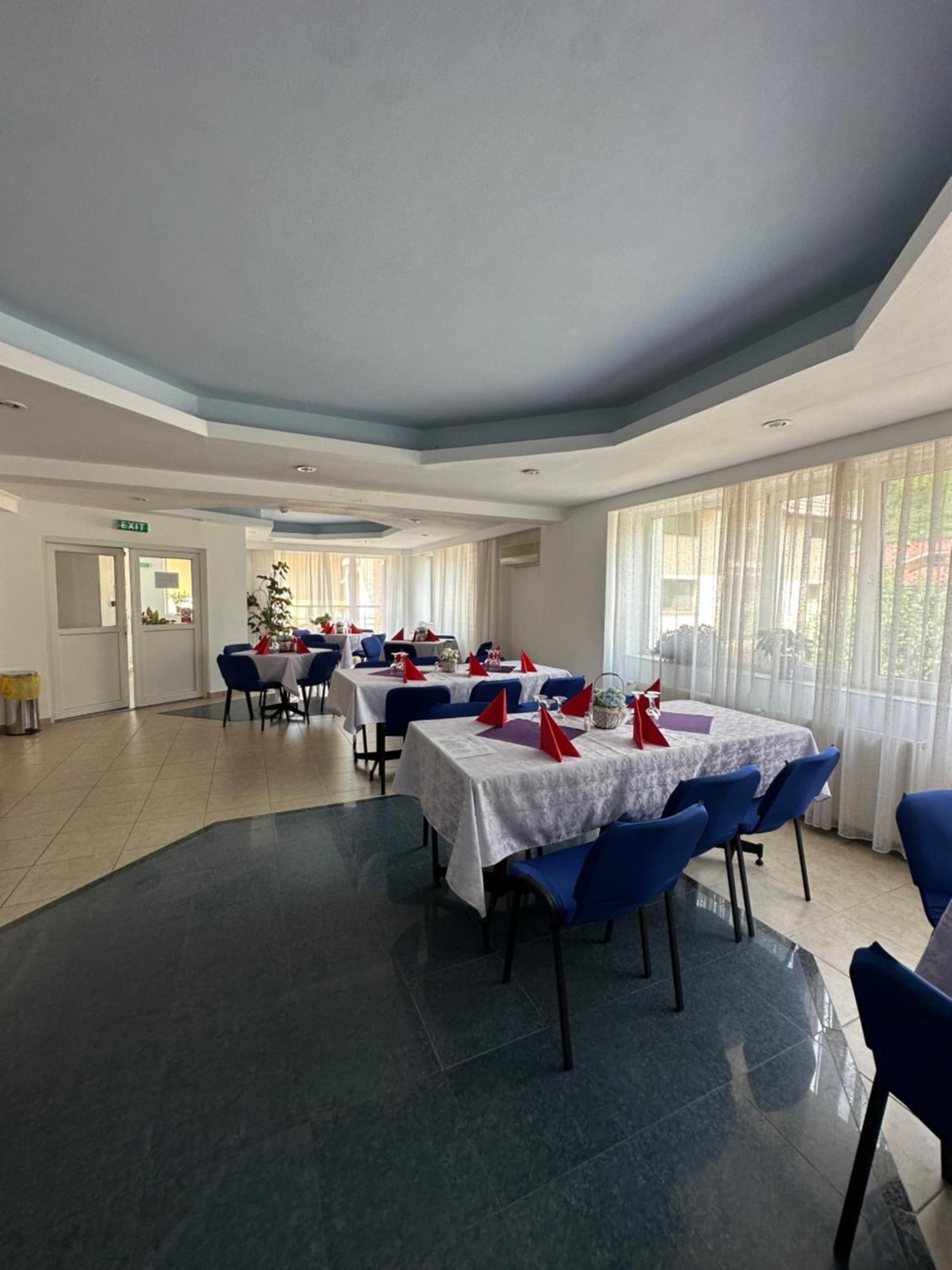 Vila Trandafirul Si Liliacul Hotel Caciulata Exterior photo